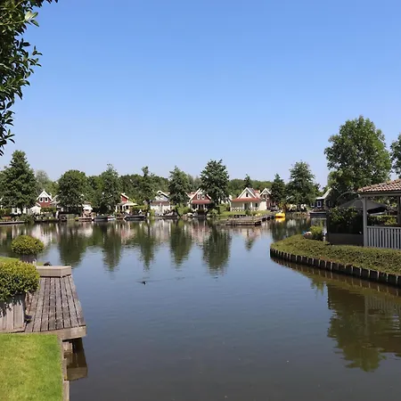 On The Water With Fishing Jetty Holiday home Simonshaven