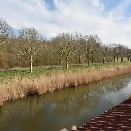 On The Water With Fishing Jetty Holiday home Simonshaven