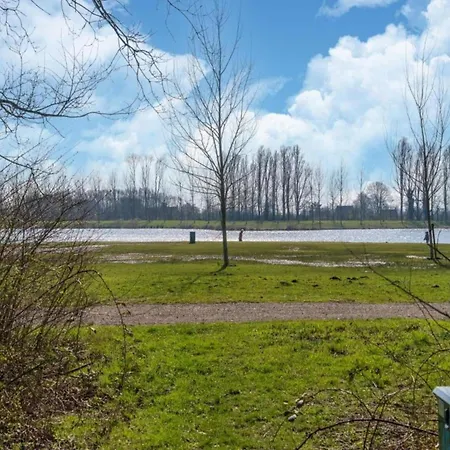 Nyaraló In Zuytland Buiten With Fishing Platform Simonshaven