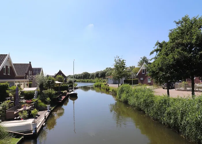 In Zuytland Buiten With Fishing Platform بيت للعطل