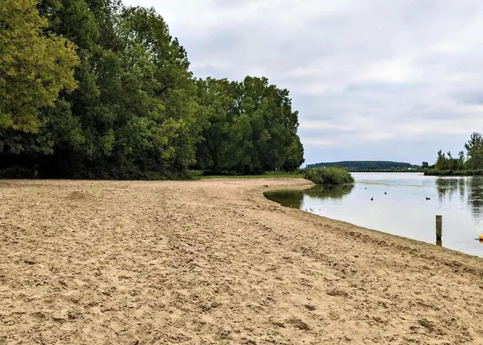 In Zuytland Buiten With Fishing Platform بيت للعطل